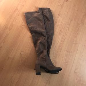 Brown thigh high boots👢